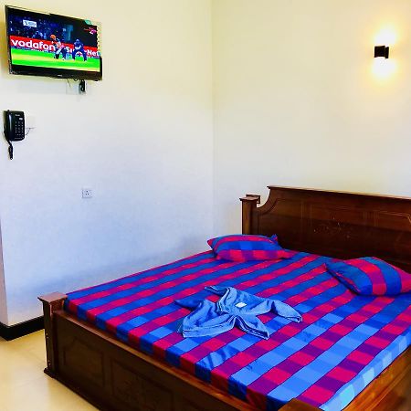 Hotel Travellers Halt Ratnapura Exterior foto