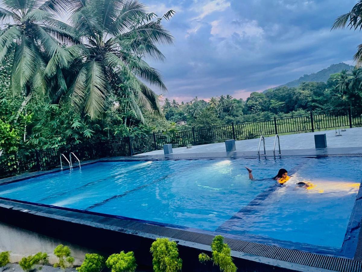 Hotel Travellers Halt Ratnapura Exterior foto