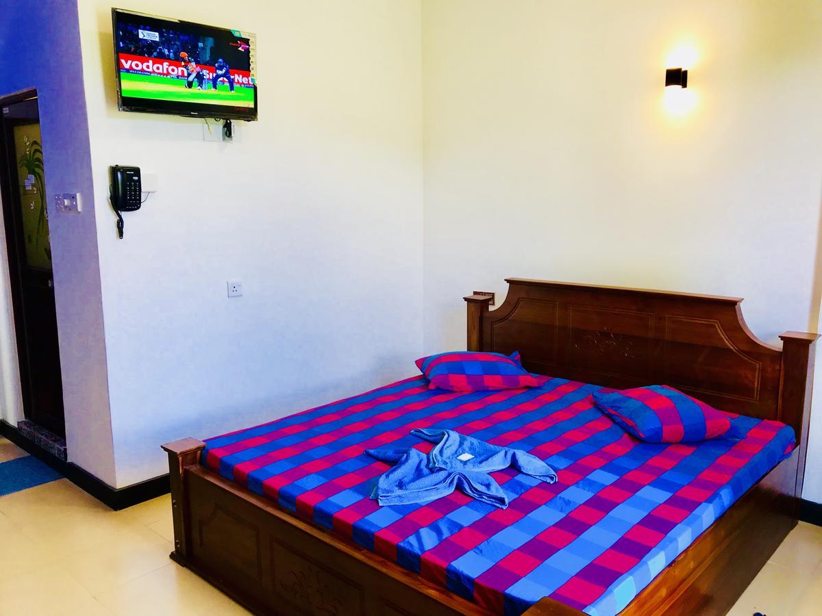 Hotel Travellers Halt Ratnapura Exterior foto