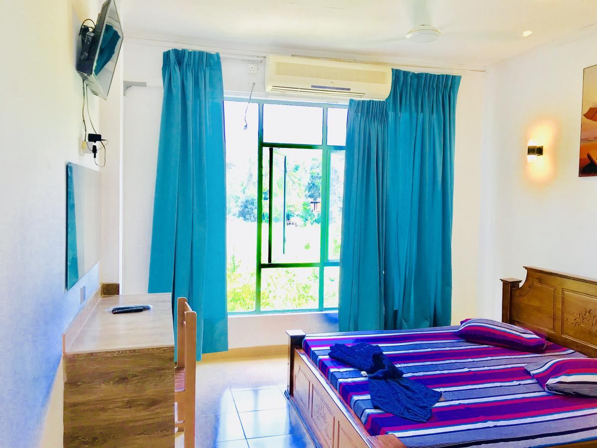 Hotel Travellers Halt Ratnapura Exterior foto