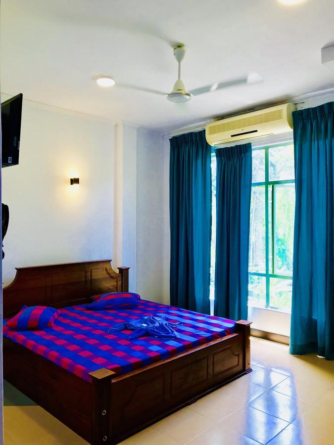 Hotel Travellers Halt Ratnapura Exterior foto