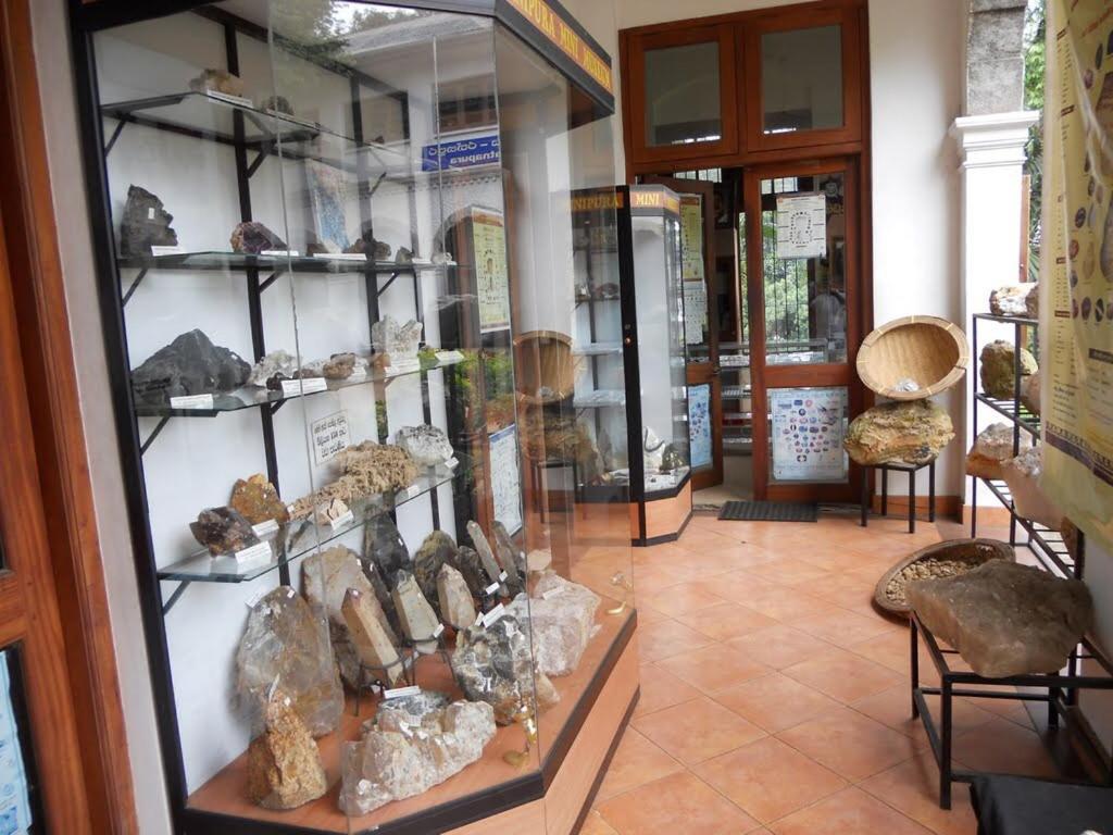Hotel Travellers Halt Ratnapura Exterior foto